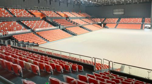 场馆座椅的“骨骼”之谜：吹塑 vs 注塑，为何征途座椅选择气辅注塑？?